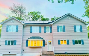 Exterior - Spacious 6-bedroom house in Edison near TopGolf & Supercharge with AC, WiFi (Edison)