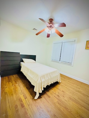 6 habitaciones, tabla de planchar con plancha y wifi gratis