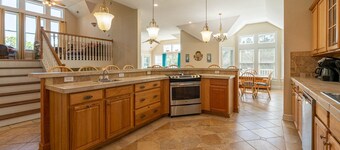 C5124 Angel's Retreat 18. Pool, Cabana, Elevator, Pets, Rec Room, Open YR!