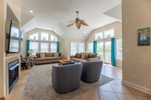 Smart TV, fireplace