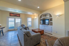 TV connectée, cheminée, baby-foot