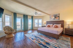 9 bedrooms, WiFi, bed sheets - Sun King II - 4x4 Carova Beach, Oceanfront, Ocean View, Elevator, Pool, Hot Tub, Pets Ok (4x4 - Carova Beach)