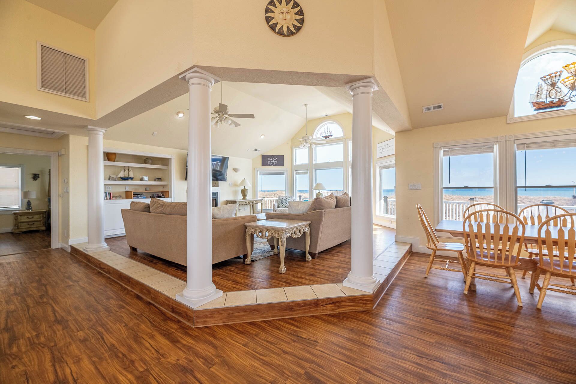 Smart TV, chimenea y futbolito 