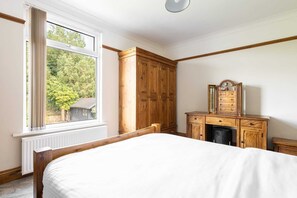 2 Schlafzimmer, Bügeleisen/Bügelbrett, Bettwäsche
