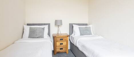 2 makuuhuonetta, silitysrauta/-lauta, Wi-Fi, vuodevaatteet