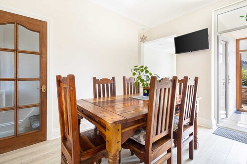 Host & Stay | The Willows