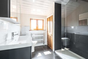 Shower, hair dryer, towels, shampoo