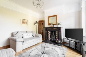 TV, peis og kontorer