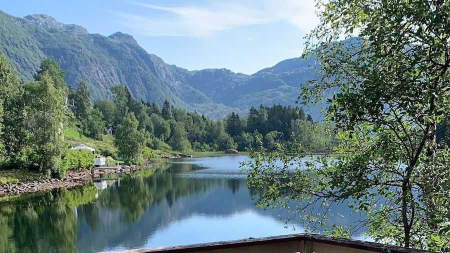 The house on the lake