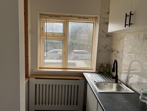Apartment | Eigene Küche | Kühlschrank, Mikrowelle, Ofen, Herdplatte