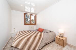 2 bedrooms, bed sheets, wheelchair access