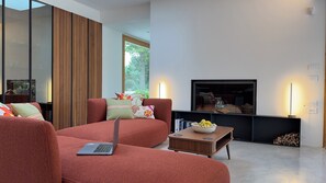 Smart TV, fireplace, books, stereo - A Trullo Like No Other - Timeless Style, Modern Comforts. Private Pool (Selva di Fasano)