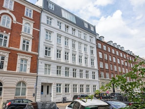 Apartamento, 3 quartos, sacada, vista para o jardim | Fachada da propriedade