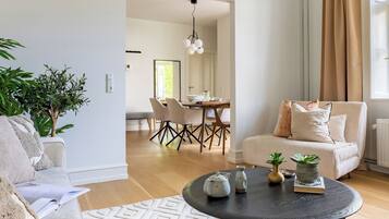Apartment, 3 Bedrooms, Balcony, Garden View | Living room