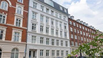 Apartment, 3 Bedrooms, Balcony, Garden View | Front of property