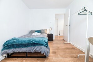 3 chambres, fer et planche à repasser, Wi-Fi, draps fournis