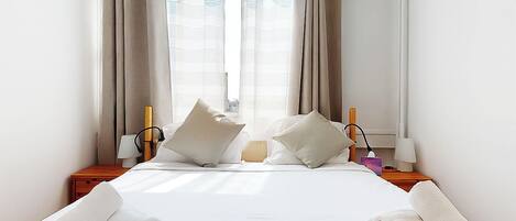 2 bedrooms, iron/ironing board, WiFi, bed sheets