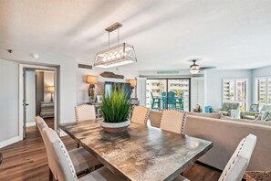 Condo, 3 chambres | Restauration