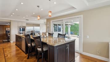 Rumah, 4 kamar tidur | Dapur pribadi | Lemari es, oven, mesin pembuat kopi/teh, dan pemanggang roti