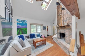 ハ ウス 4 ベッドルーム | リビング エリア