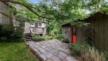 House, 3 Bedrooms | Property grounds