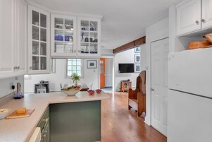 Casa, 4 quartos | Cozinha privada | Geladeira, fogão, cafeteira/chaleira, torradeira