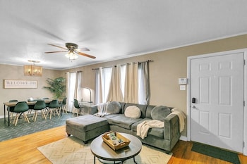 Cozy Family Retreat With Spacious Yard 2 Bedroom Home by RedAwni