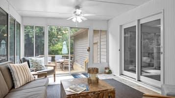 House, 3 Bedrooms | Living area | Smart TV