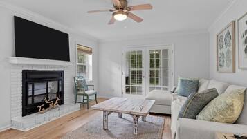 House, 3 Bedrooms | Living area | Smart TV