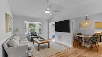 House, 3 Bedrooms | Living area | Smart TV