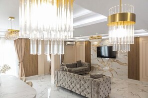 Living area - 4-bedroom townhome in fabulous Marbella near Puerto Banus (Marbella)