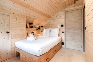 7 bedrooms, free WiFi, bed sheets