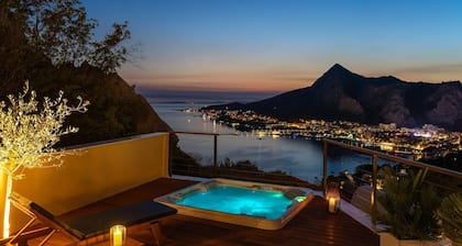 Villa Casa Vita features a sea view, billiards, sauna, and a heated pool