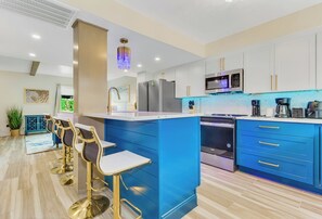 Private kitchen - Modern Luxurious private HOT TUB 2story beachside Villa (Myrtle Beach)