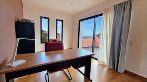 Interior - Mon Rêve Portugais by LovelyStay (Funchal)