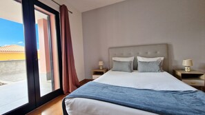 2 soverom, strykejern/-brett, reiseseng for barn og wi-fi (inkludert)