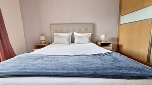 2 bedrooms, iron/ironing board, travel cot, free WiFi
