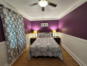 3 bedrooms, desk, iron/ironing board, travel crib