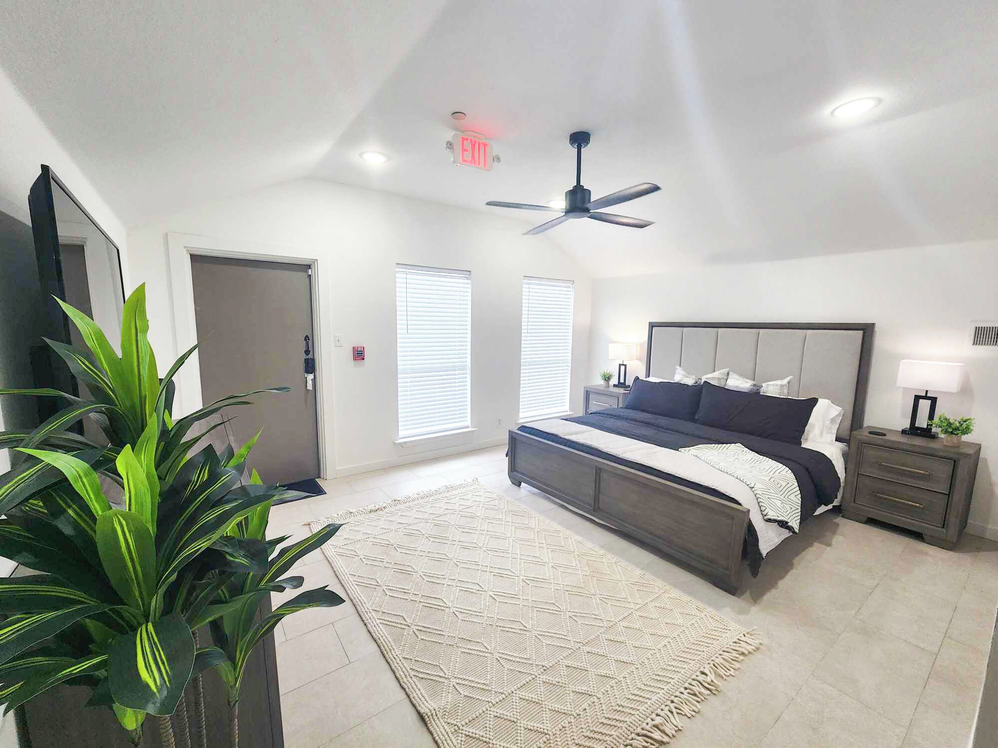 Arlington Executive Suite by Vacation Your Way