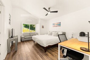 3 bedrooms, desk, iron/ironing board, free WiFi