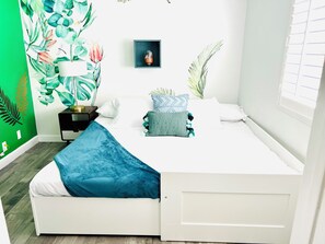 3 bedrooms, desk, iron/ironing board, free WiFi