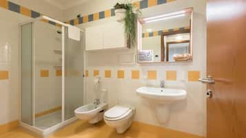 Shower, free toiletries, hair dryer, bidet