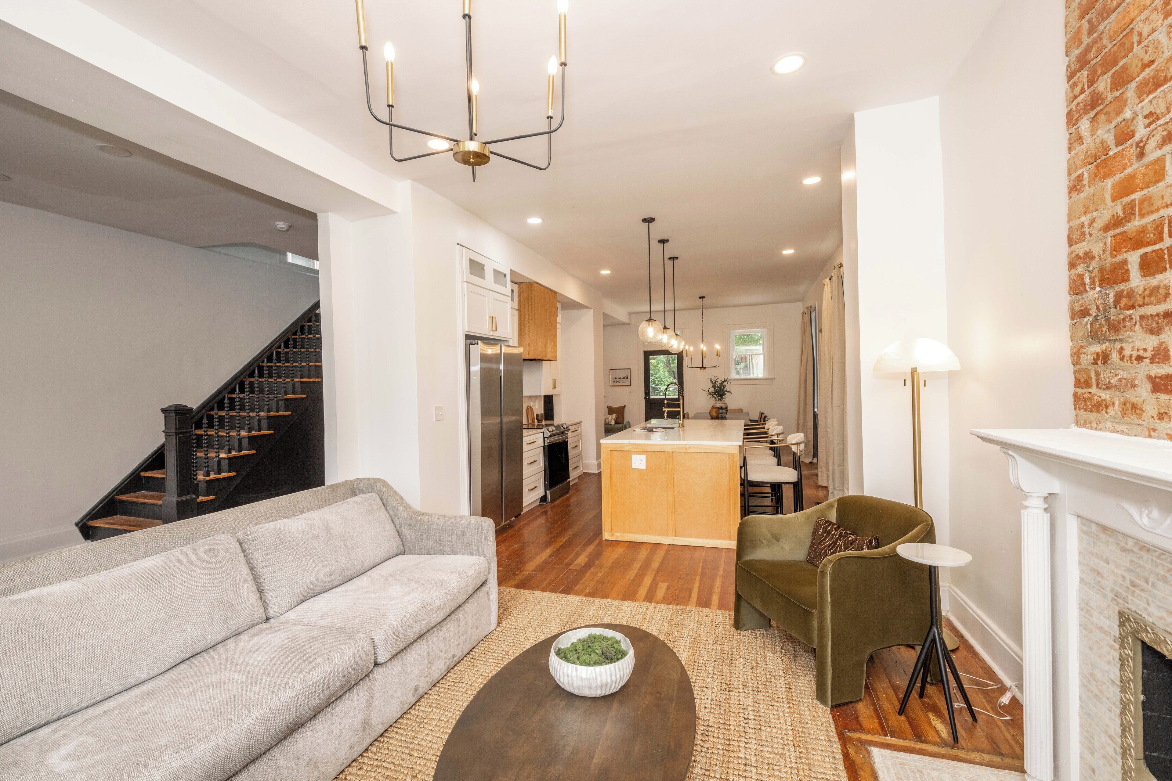 Woodburn Villa by Blackhouse – Modern 5 BDR in Trendy Cincy Neighborhood!