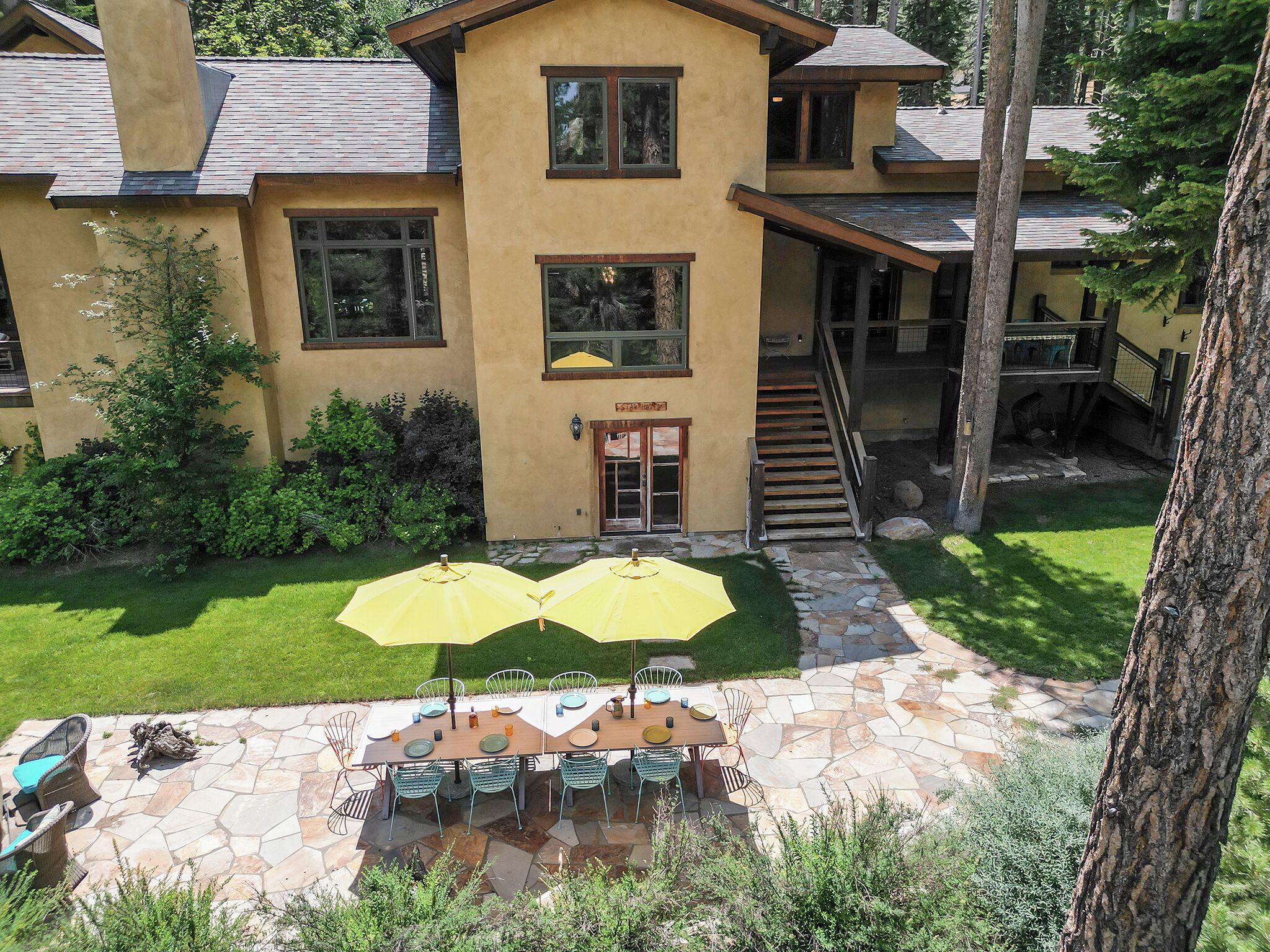 Star Haven Retreat – Stunning 5 BDR in Truckee w/ Basketball Court, Game Room