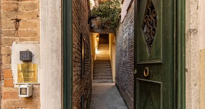 Dorsoduro Garden Room by Wonderful Italy