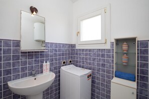 Dusche, Haartrockner, Bidet, Handtücher