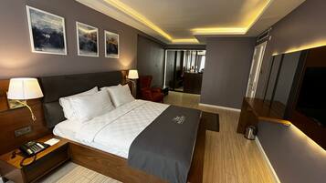 Suite superior, para no fumadores, vista a la ciudad | 1 habitación y ropa de cama de alta calidad