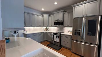 KylskÄp, mikrovÄgsugn, ugn och spishÀll