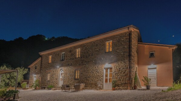 Exterior - Typical Stone House with Swimming Pool 6/8 Pax in the countryside between Florence and Lucca. (marliana)
