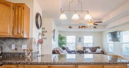 Amazing Fishing on Caney Creek w/ Pool!